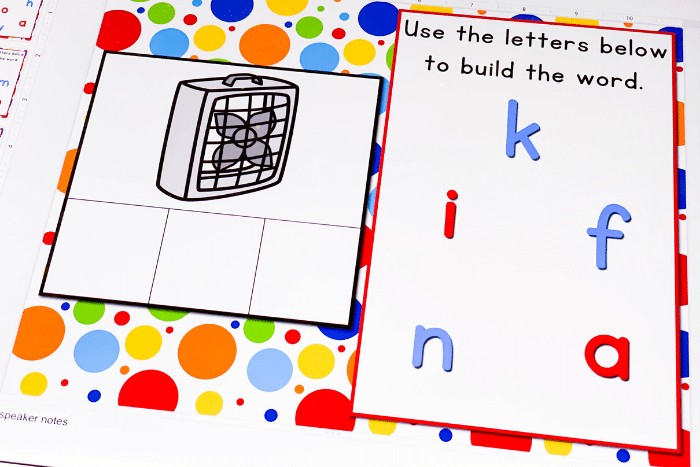 Free Google Slides CVC Word Family Short Vowel 'a' activity for kindergarten. Kids will love building words with this interactive Google Slides literacy activity!